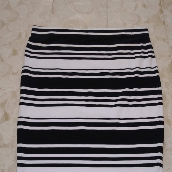 Boutique + Striped Stretch Pencil Skirt - Picture 3 of 4